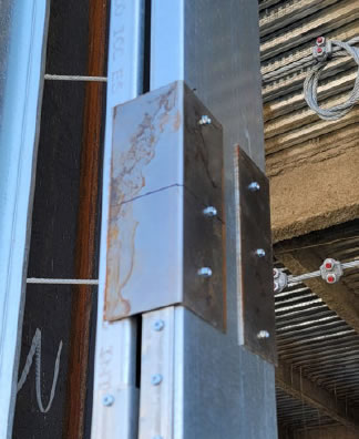 Panel to panel connection allowing thermal expansion: photo courtesy of Salas O’Brien Panel to panel connection allowing thermal expansion: photo courtesy of Salas O’Brien